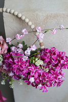 Subtelle Korallo, wiosenny wianek na obręczy