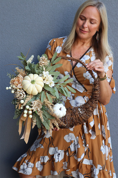 Kremowa Dynia, asymetryczny wianek jesienny, śr.45cm