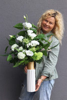 Eustana White, kompozycja kwiatowa w wazonie