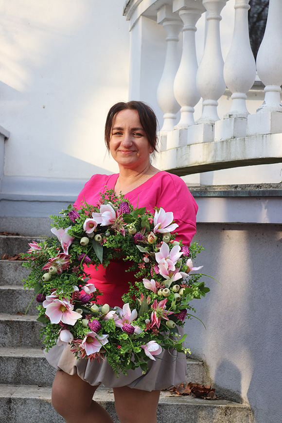 Pink Dilettina 2, wianek na drzwi z magnolią i szachownicą