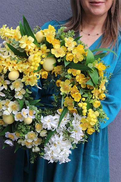 Słoneczny Marzec, wielkanocny wianek na drzwi z hiacyntami