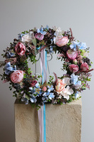 Nastella, pastelowy wianek na drzwi