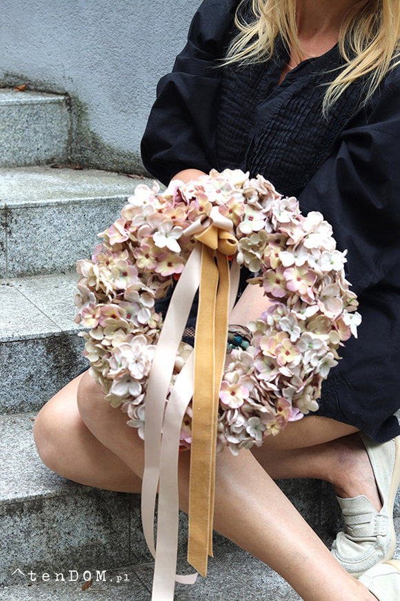 Hortensje Heidi, wianek na drzwi z hortensji