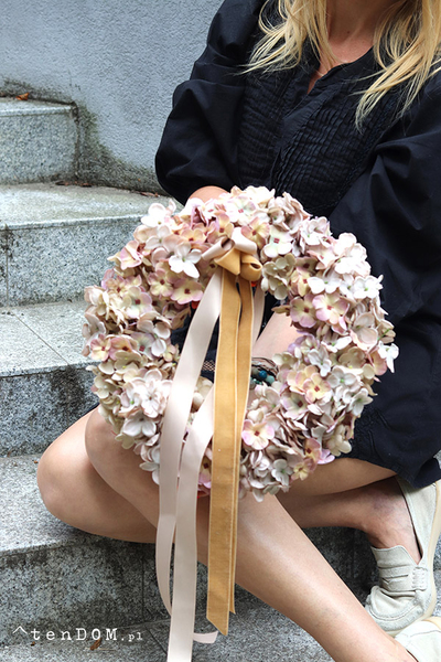 Hortensje Heidi, wianek na drzwi z hortensji