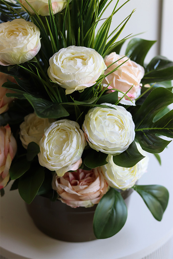 Róża Pustyni, kompozycja nagrobna w misie