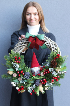 Skrzacik, świąteczny wianek ze skrzatem, śr.47cm