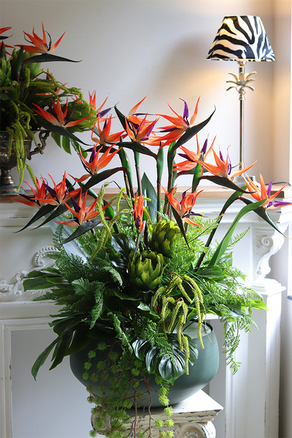 Strelicja Palace, kompozycja w metalowej misie