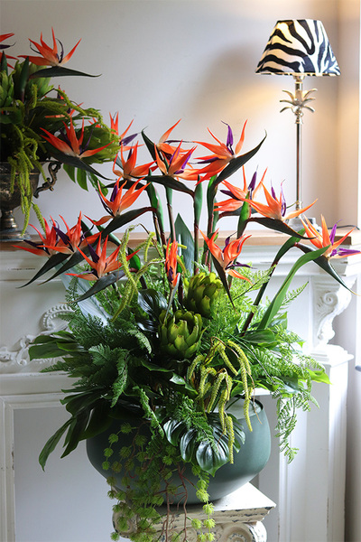 Strelicja Palace, kompozycja w metalowej misie