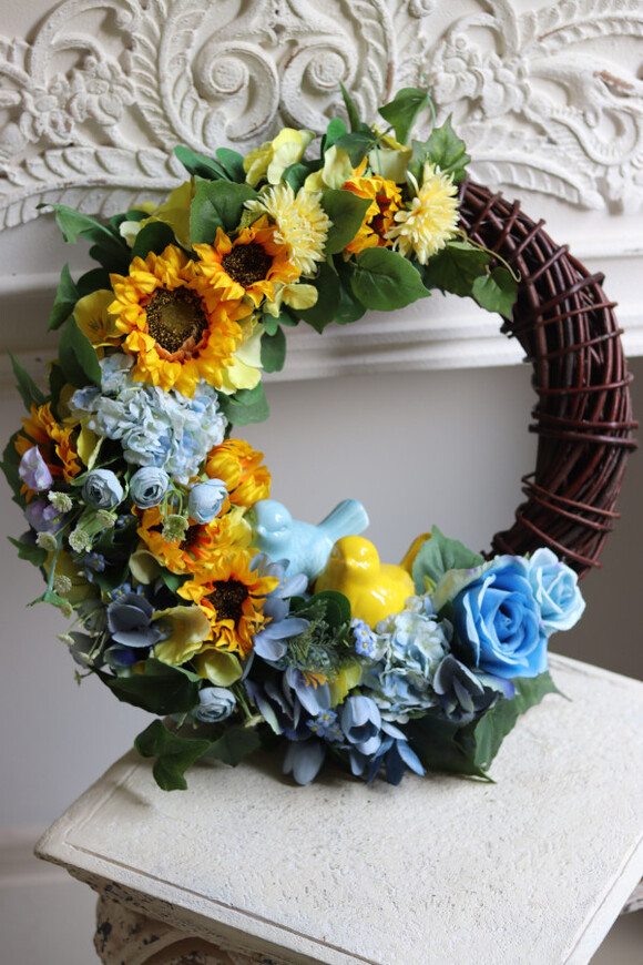 Sunflower Birds, dekoracyjny wianek z ptaszkami i słonecznikami