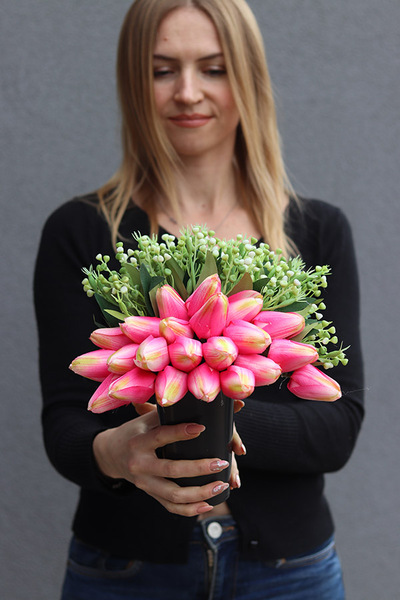 Tulippo New Design Candy, nowoczesny bukiet nagrobny we wkładzie