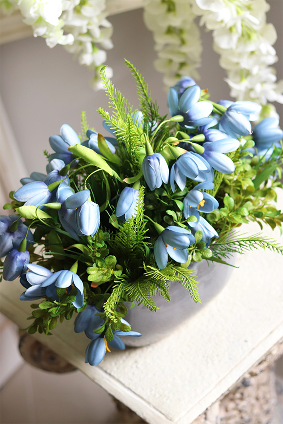 Krokusy Blue 2, kompozycja wiosenna z niebieskich kwiatów