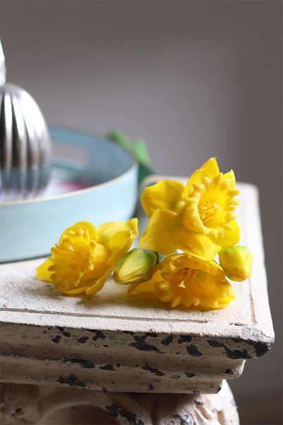 bukiet silikonowych wiosennych żonkili