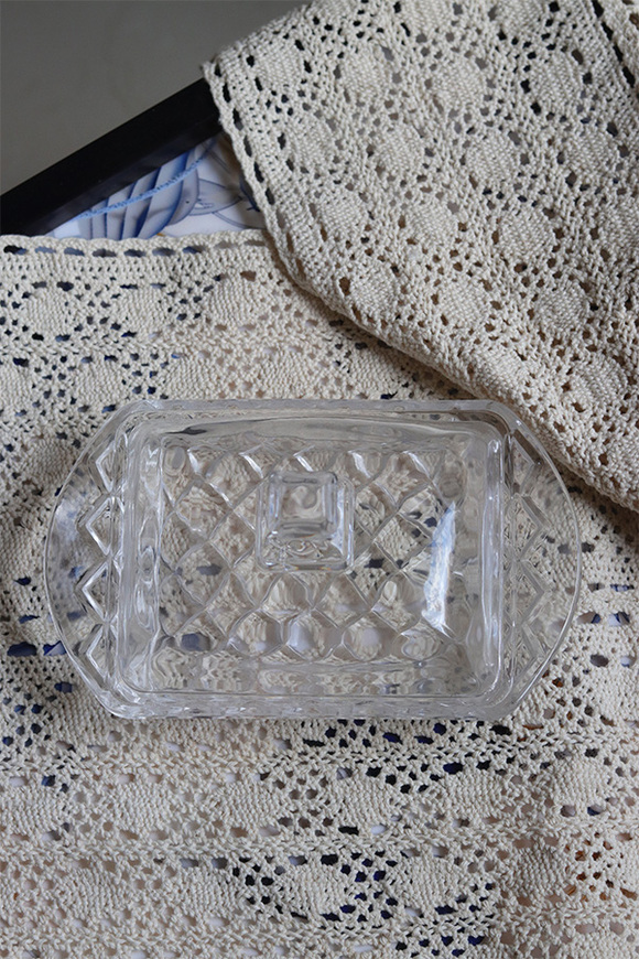 Karo, szklana maselnica