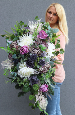 Selenida Lucilea, wiązanka nagrobna z astrami, dł.83cm