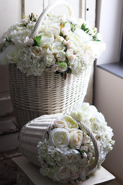 kosz pełen białych kwiatów, Romantica Small, wys.38cm 