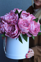 Pinktello, flowerbox z różowymi peoniami, wys.38cm