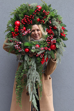 OD RĘKI Marzenie Świąteczne, zimowy wianek z modrzewiem, śr.47cm 
