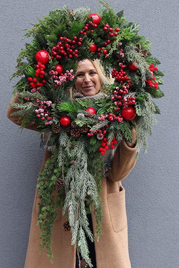Marzenie Świąteczne, zimowy wianek z modrzewiem