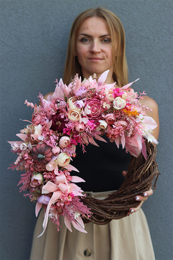 Różowa Poezja Firenze, jesienny wianek z dyniami, rozp.44cm