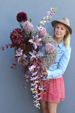 Bordowe Kwiaty, nowoczesny wieniec nagrobny, wym.50x90cm