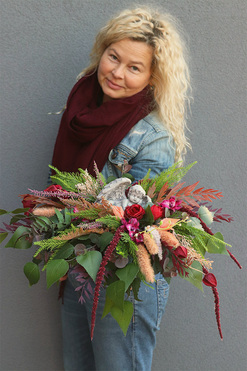 Benjamin, dekoracja nagrobna  z aniołem na plastrze drewna, wym.19x45cm 