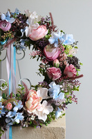 Nastella, pastelowy wianek na drzwi