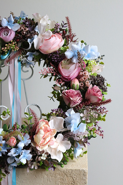 Nastella, pastelowy wianek na drzwi