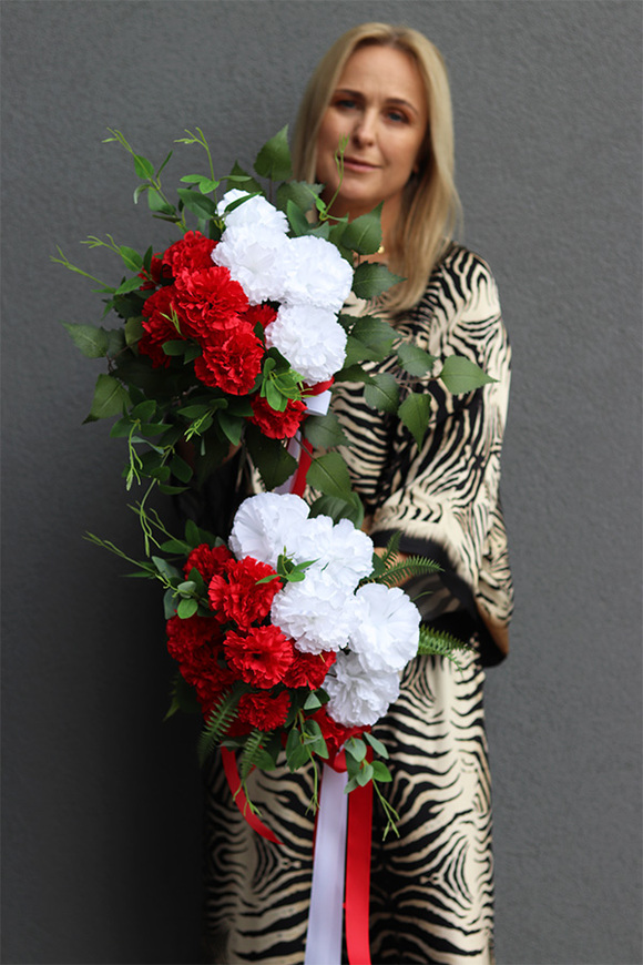 Polonia Gold, kompozycja kwiatowa w pucharze