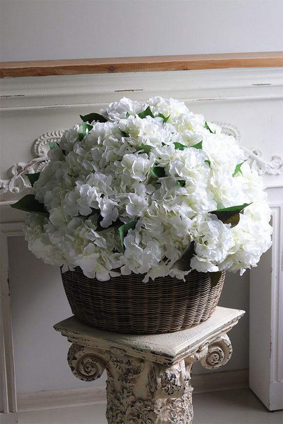 Prowansja Rattania, bogaty kosz z hortensjami