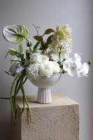 Wedding Day Leori, biała kompozycja w pucharze	