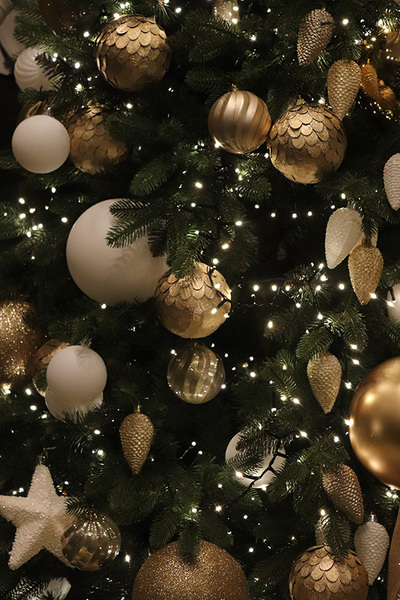 Golden Time, choinka sztuczna dekoracyjna na stojaku
