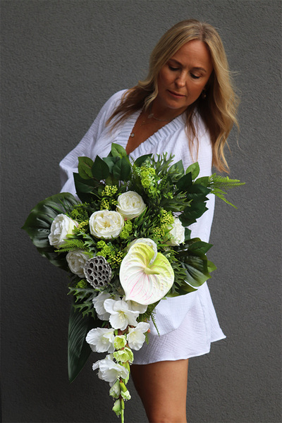 White Fluena, bukiet nagrobny we wkładzie