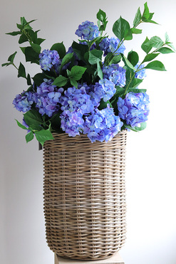 Blue Moon Basket, wiosenna kompozycja roślinna, wys.130cm
