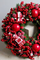 Prezentowy, świąteczny wianek dekoracyjny