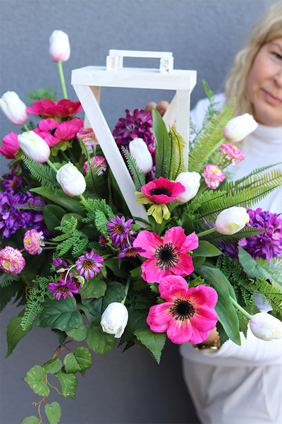 Floresa Amira Fiolet, kompozycja nagrobna w lampionie