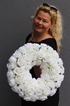 Bella White A, elegancki wianek na drzwi, śr.40cm 