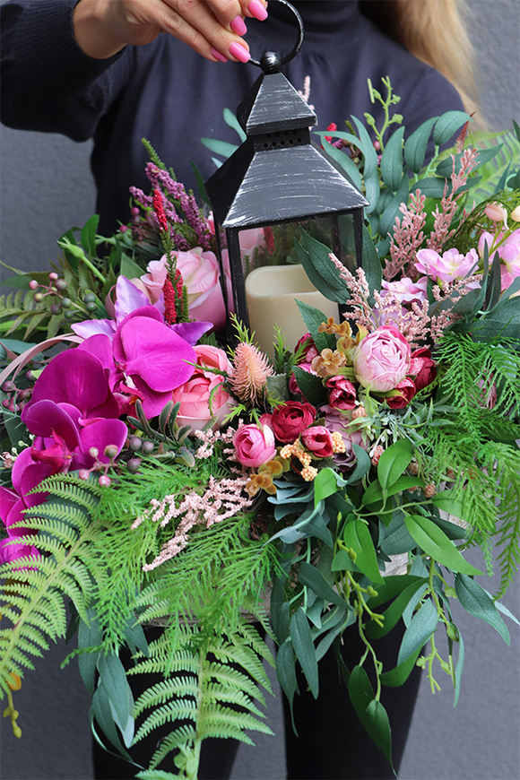 Loesa, dekoracja nagrobna z latarenką