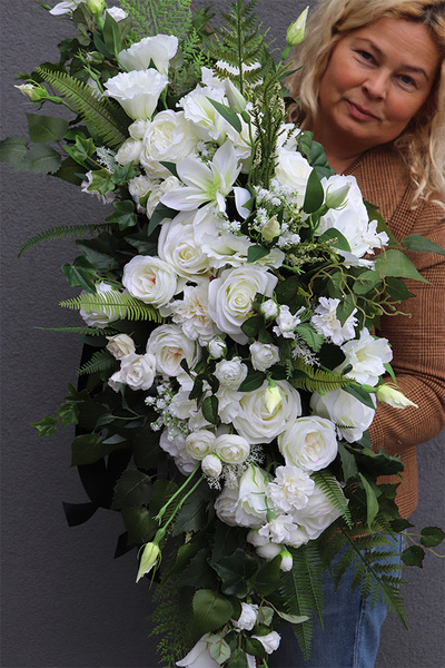 Białe Wspomnienia 2, dekoracja nagrobna w skrzynce