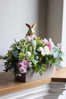 Easter Bunny Concrete, stroik wielkanocny z zajączkiem	