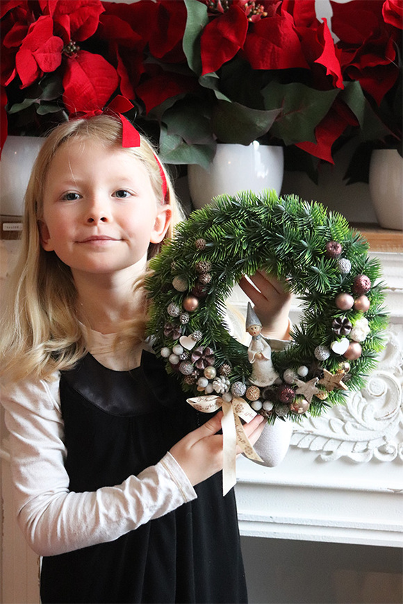 Czarodziej, zimowy wianek z laleczką