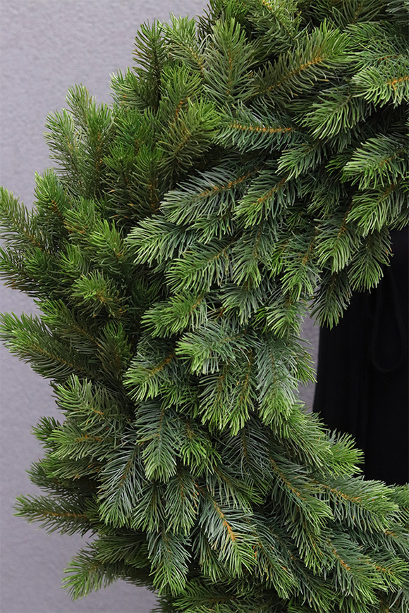 Zielona Igła, ogromny zielony wianek świąteczny