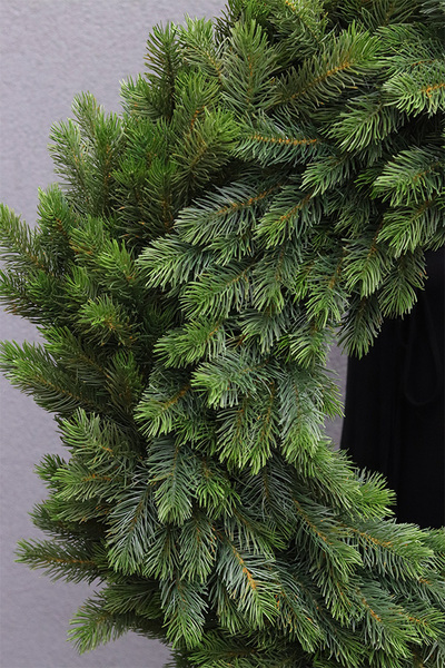 Zielona Igła, ogromny zielony wianek świąteczny