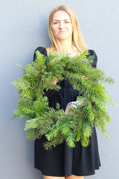 Iglak B, wysokiej jakości sztuczny wianek na drzwi, śr.50cm