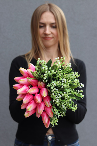 Tulippo New Design Candy, nowoczesny bukiet nagrobny we wkładzie