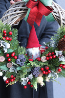  Skrzacik, świąteczny wianek ze skrzatem, śr.47cm