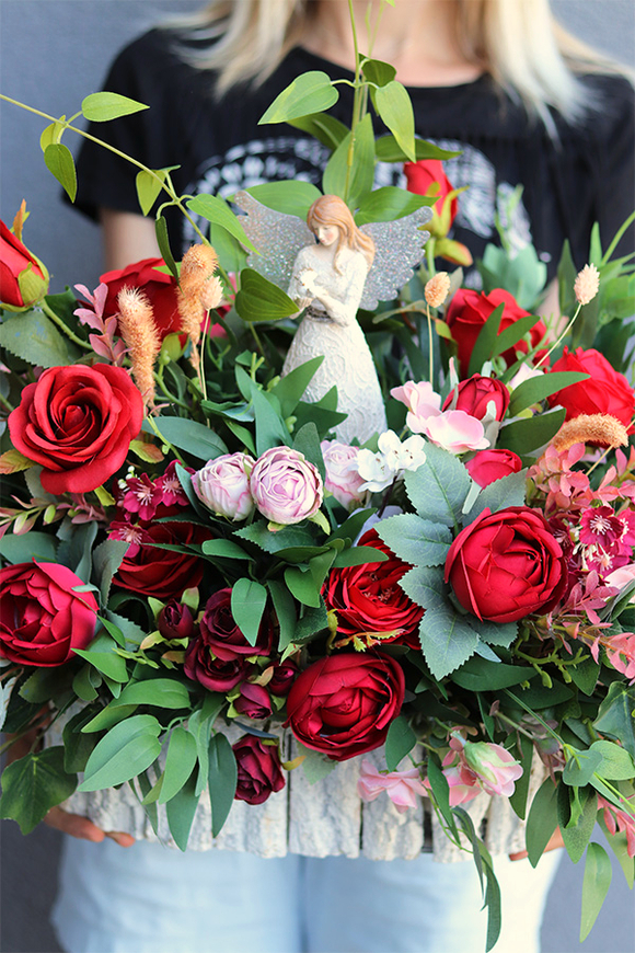 Angelo Reddino, dekoracja nagrobna z aniołem