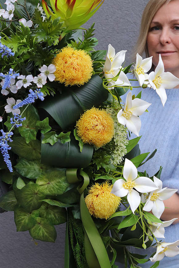 Auris Volcan, kompozycja nagrobna w misie