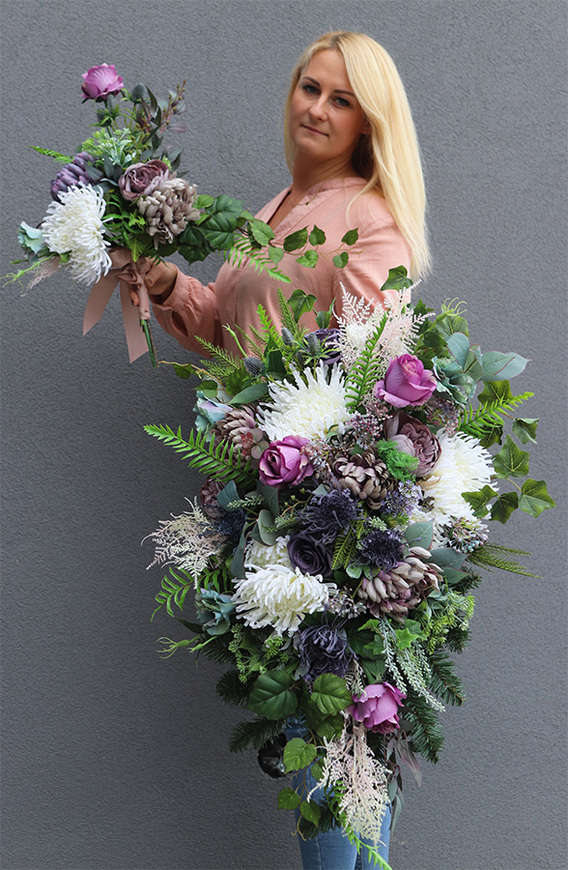 Selenida Lucilea, wiązanka nagrobna z astrami, dł.83cm