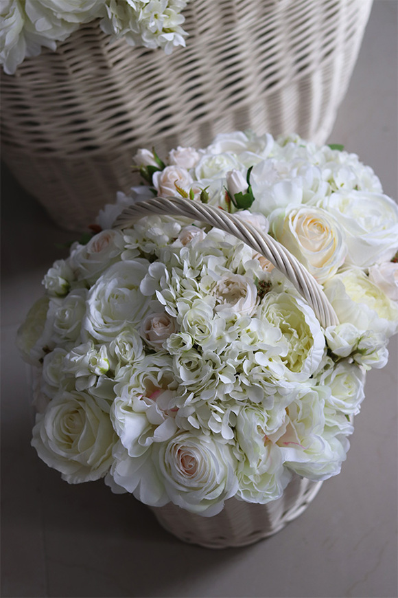 kosz pełen białych kwiatów, Romantica Small, wys.38cm 