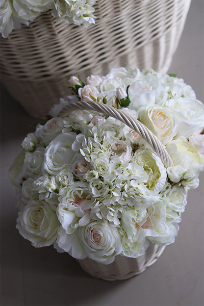 kosz pełen białych kwiatów, Romantica Small, wys.38cm 